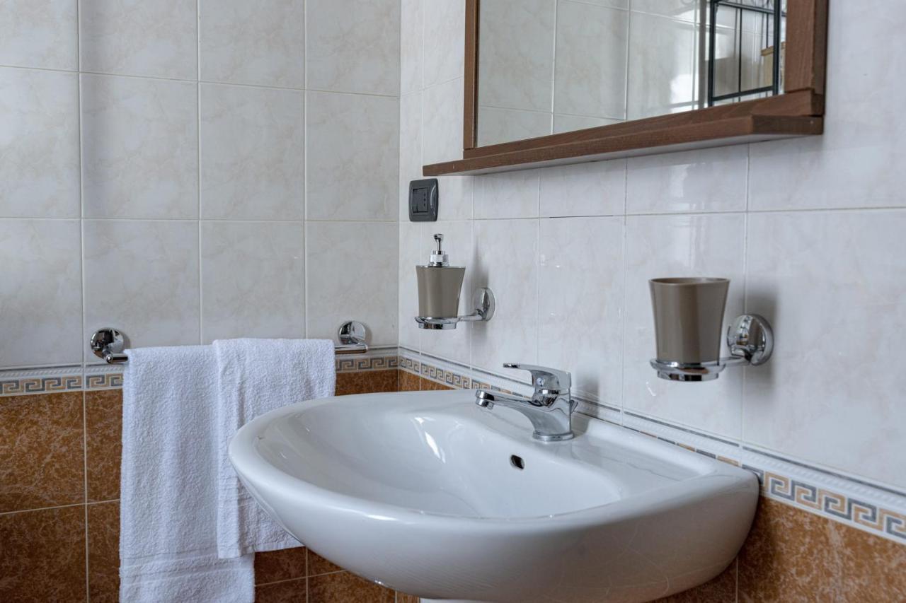 Da Perry Apartment Morbegno Bagian luar foto
